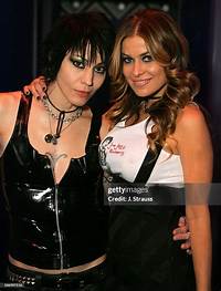 Carmen Electra and Joan Jett Make out!