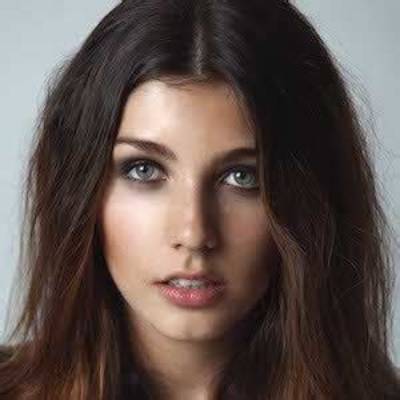 Cata Freer - Age, Family, Bio