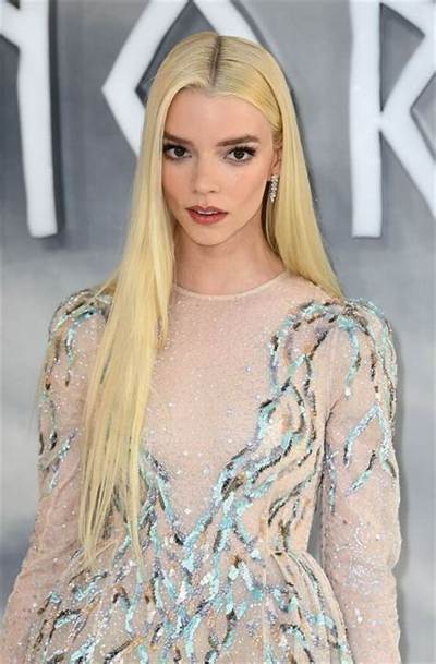 Charlotte Russell Age, Birthday, Wikipedia, Who, Nationality, Biography