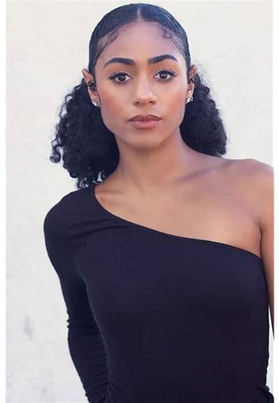 Chelsea Tavares - Age, Family, Bio
