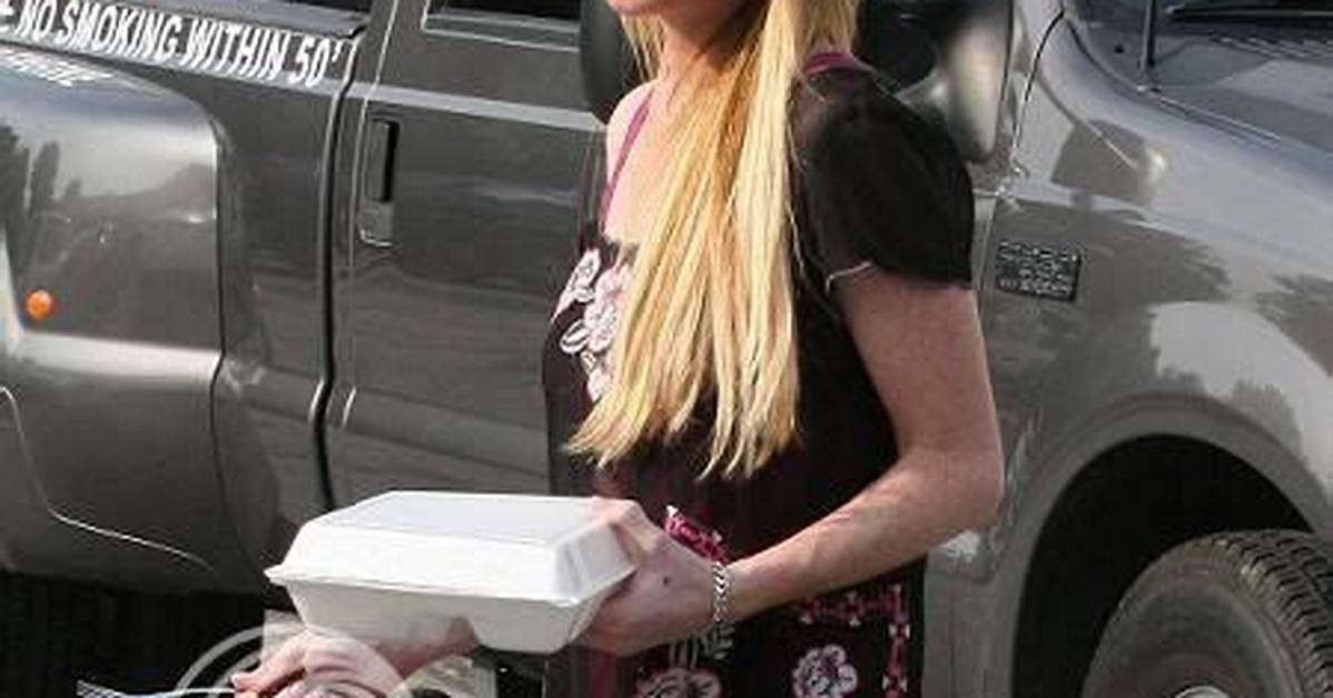 Cheryl Hines Praises Lindsay Lohan’s Professionalism
