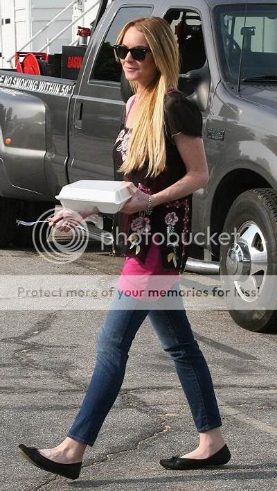 Cheryl Hines Praises Lindsay Lohan’s Professionalism