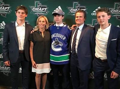 Chris and Lesley Stamkos, Steven Stamkos Parents up for Stanley Cup