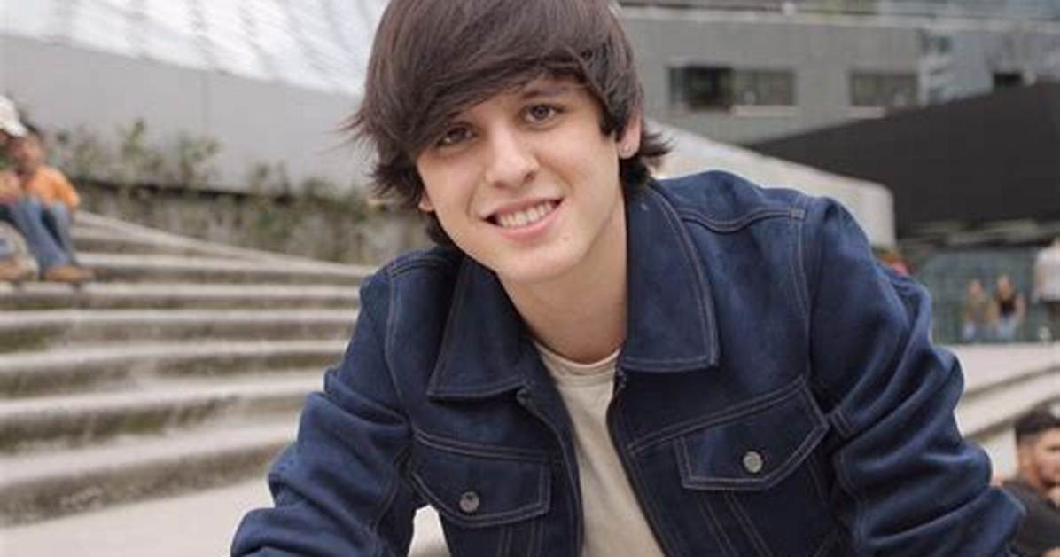 Christopher Velez Mu%C3%B1Oz Height Weight Net Worth 400. Jpg