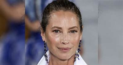 Christy Turlington - Age, Family, Bio