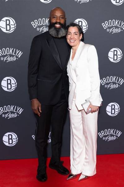 Coach Jacque Vaughn Wife Laura Vaughn and Children in the Family