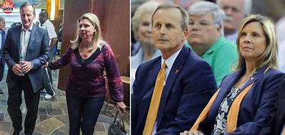 Coach Rick Barnes and His Wife Candy Barnes Call Knoxville Their Home