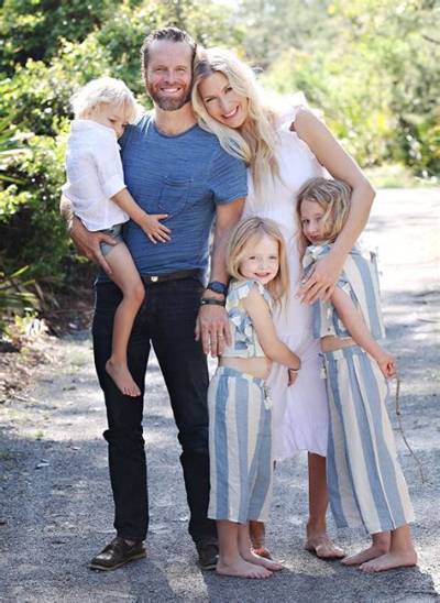 Country Singer Holly Williams Is a Mom to 4! Her New Baby Came in Between Her Family Road Trip