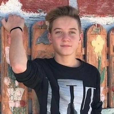 Dakota Lewis - Age, Family, Bio