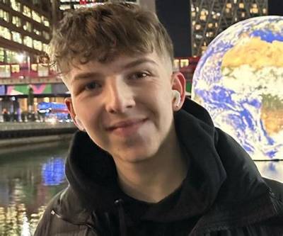 Dan Rhodes - Age, Family, Bio