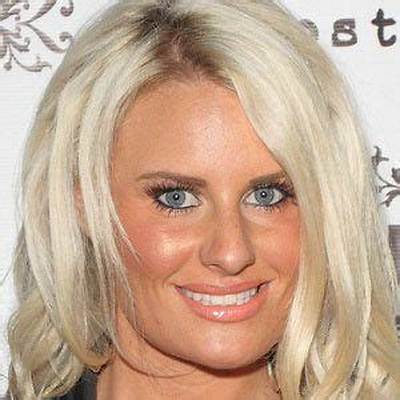 Danielle Armstrong Bio (Wiki)