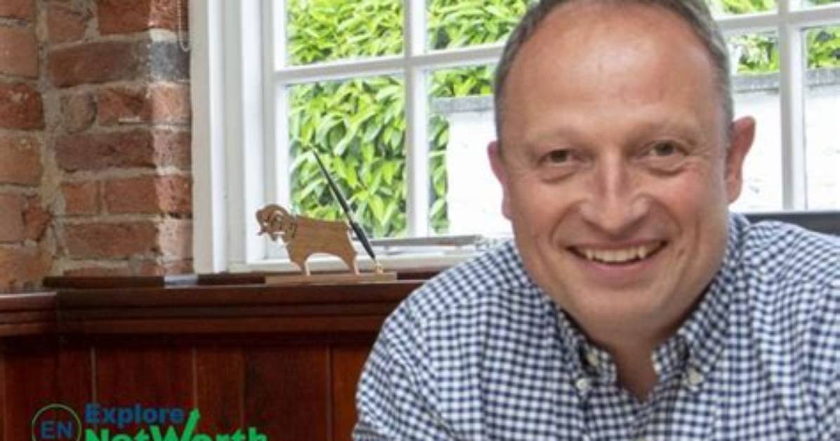 David Clowes Height, Weight, Net Worth, Age, Birthday, Wikipedia, Who, Nationality, Biography