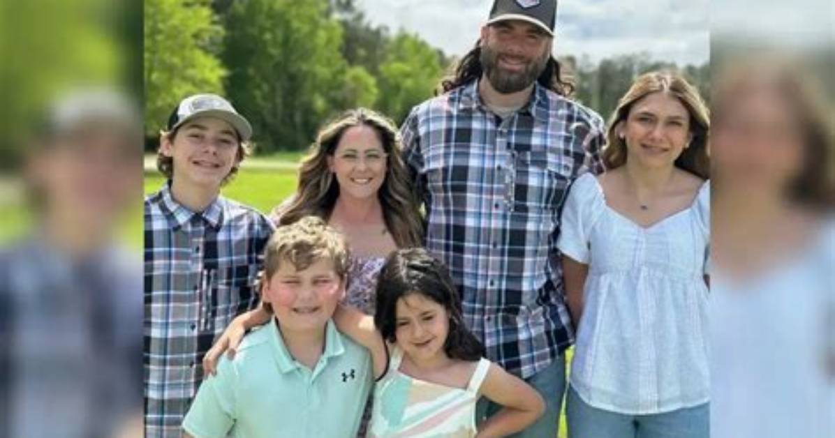 David Eason Shows off His Arms Collection