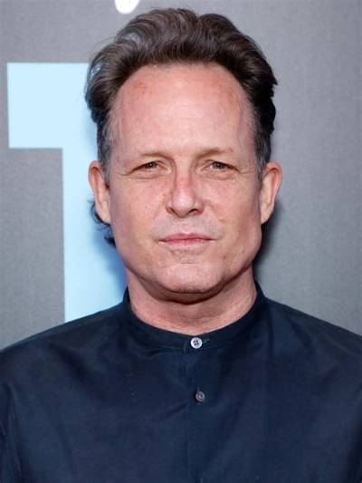 Dean Winters Bio (Wiki)