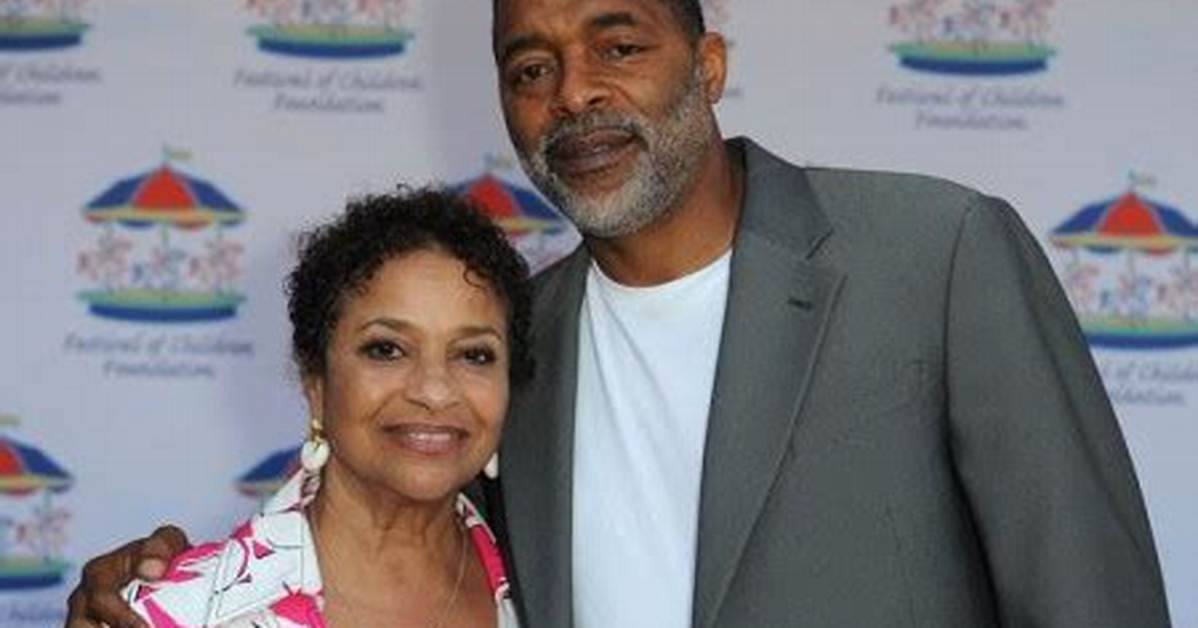 Debbie Allen Is Happily Married to Former Nba Player, Nixon Norm and Shares Three Children.