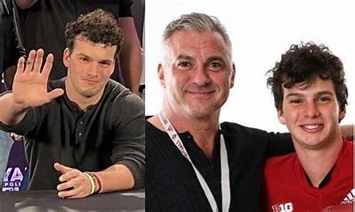 Declan Mcmahon Height, Weight, Net Worth, Age, Birthday, Wikipedia, Who, Nationality, Biography