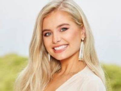 Demi Burnett - Age, Family, Bio