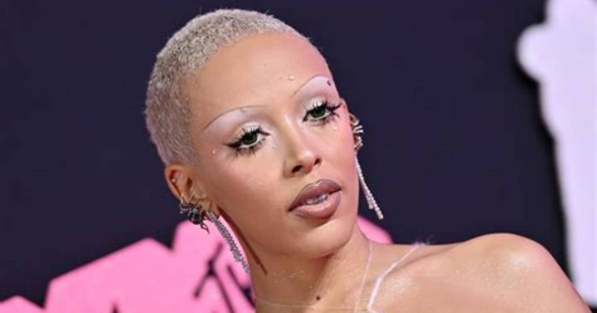 Doja Cat Disgusts Internet Users with Her New Creepy Tattoo!