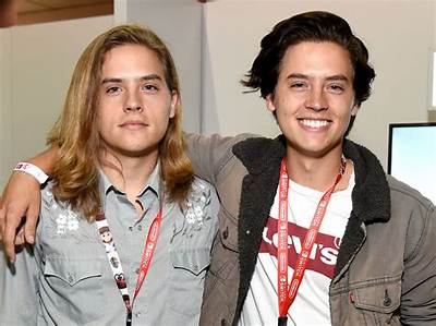 Dylan Sprouse’s Response to Cole & Lili Reinhart’s Breakup Proves He’s the Best Bro