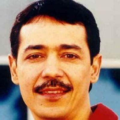 Eddie Santiago - Age, Family, Bio