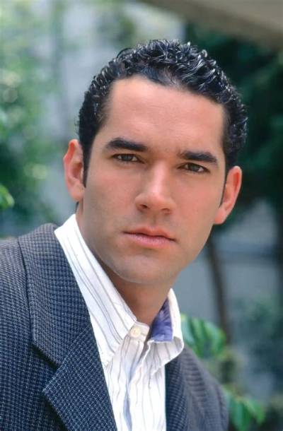 Eduardo Santamarina Height, Weight, Net Worth, Age, Birthday, Wikipedia, Who, Nationality, Biography