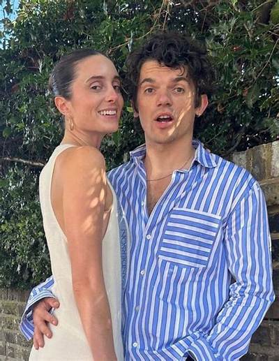 Edward Bluemel Girlfriend Mary Beth Barone Is a Multitalented Entertainer