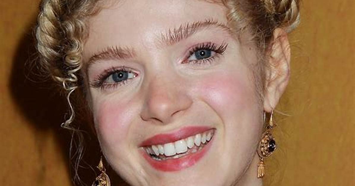 Elena Kampouris