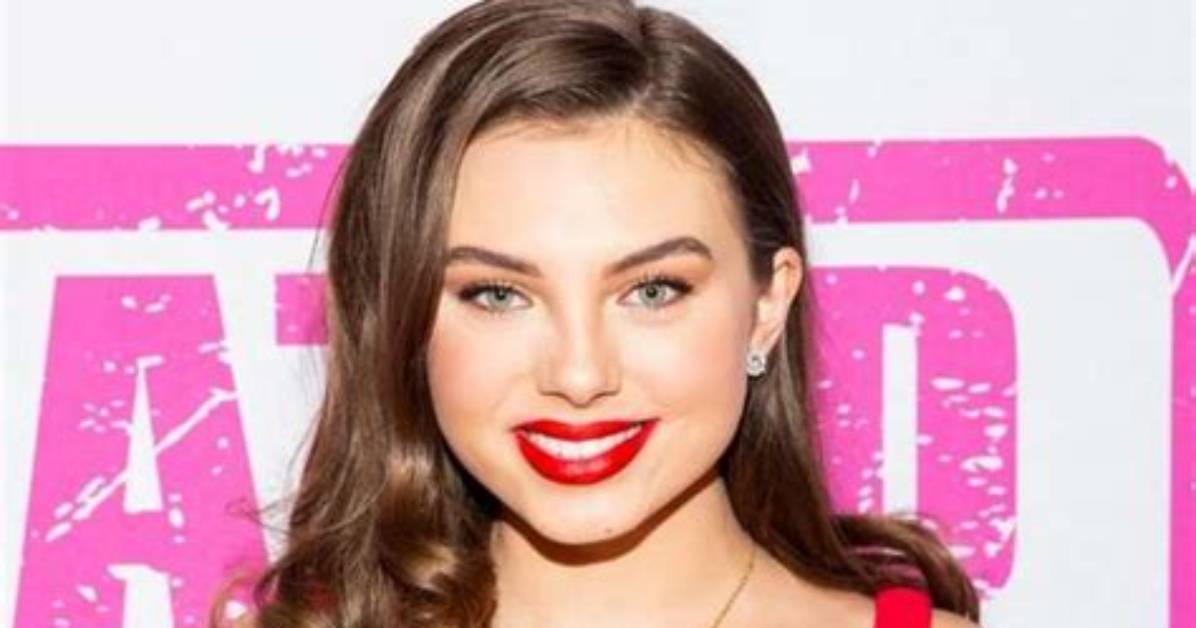 Elizabeth Carmichael Height, Weight, Net Worth, Age, Birthday, Wikipedia, Who, Instagram, Biography