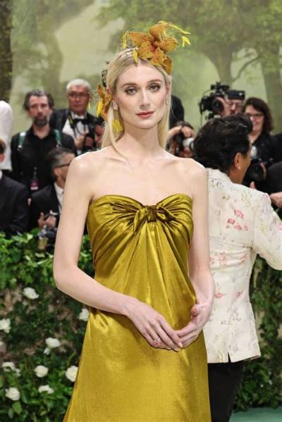 Elizabeth Debicki in Dior at the Met Gala: Gold Princess?