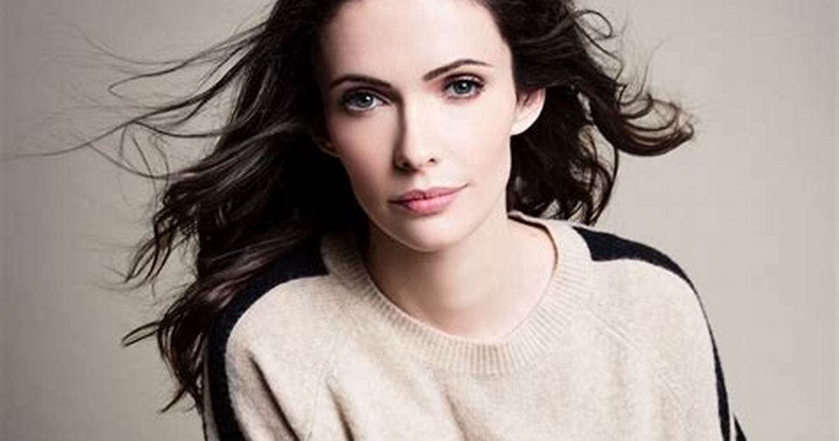 Elizabeth Tulloch Bio (Wiki)