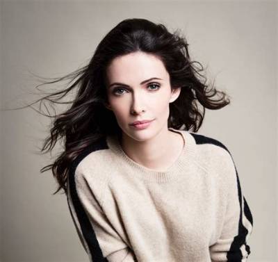 Elizabeth Tulloch Bio (Wiki)