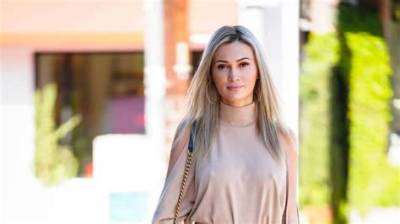 Ella Ross - Age, Family, Bio