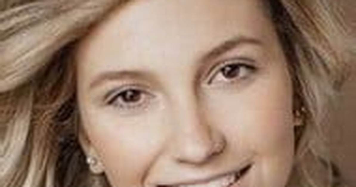 Ellie Vandeel - Age, Family, Bio