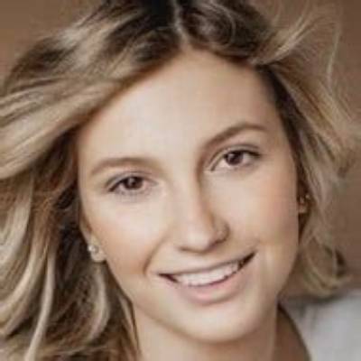 Ellie Vandeel - Age, Family, Bio