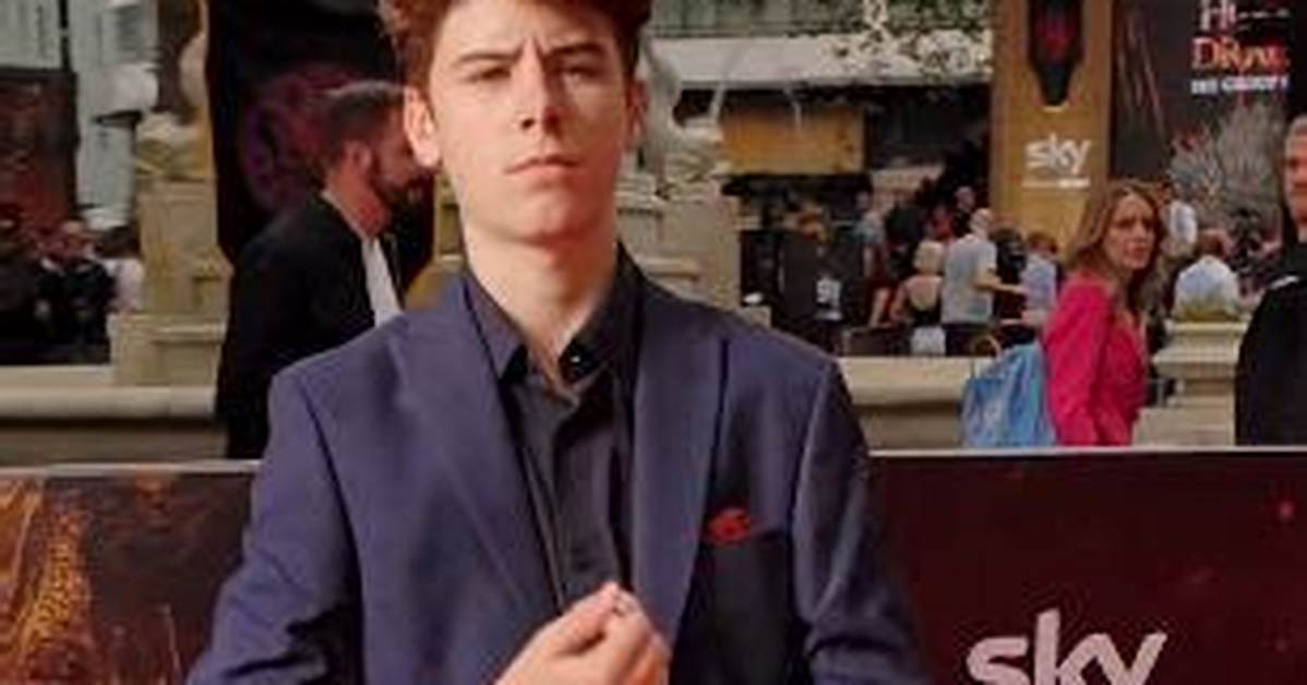 Elliot Grihault Height, Weight, Net Worth, Age, Birthday, Wikipedia, Who, Nationality, Biography
