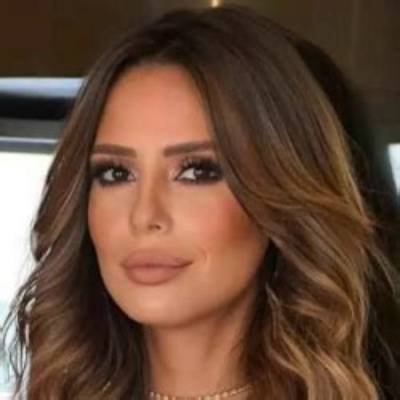 Eman Esfandi - Age, Family, Bio