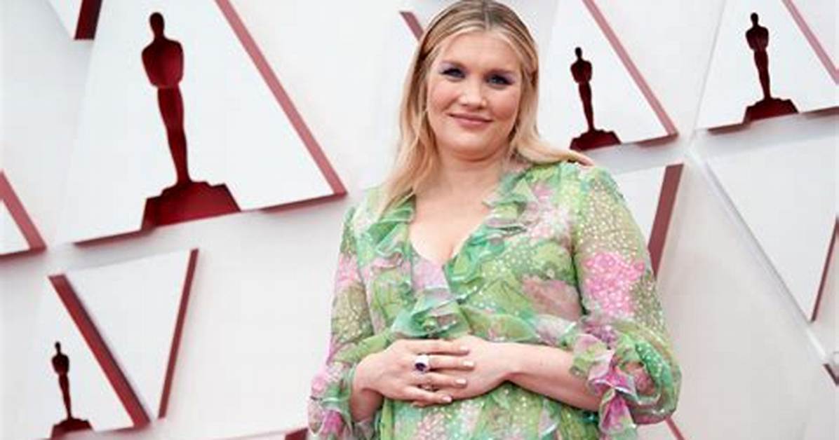 Emerald Fennell Height, Weight, Net Worth, Age, Birthday, Wikipedia, Who, Nationality, Biography