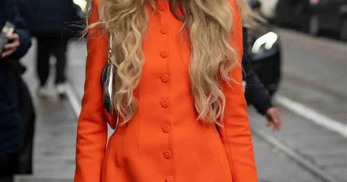 Emili Sindlev - Age, Family, Bio