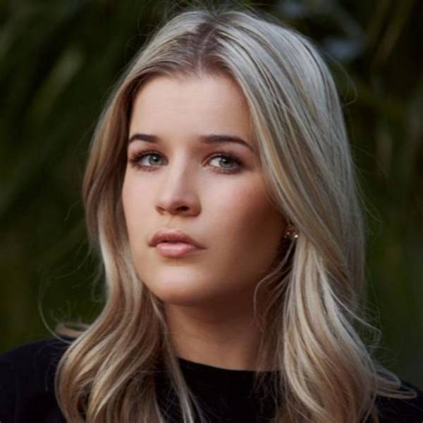 Emily Morris (Movie Actress) - Trivia, Family, Bio