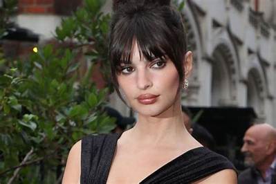 Emily Ratajkowski: ‘I Don’t Have a Trainer & I Don’t Really Go to the Gym’