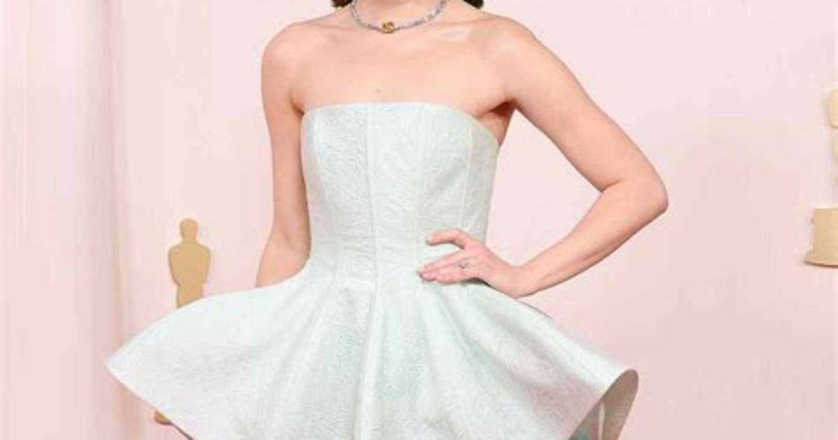 Emma Stone Wore a Low-Key Louis Vuitton to the Vf Oscar Party: Super-Cute?