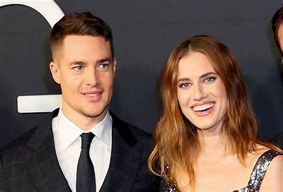 Engaged! Alexander Dreymon Announces His Engagement to Allison Williams After Three Year's of Dating