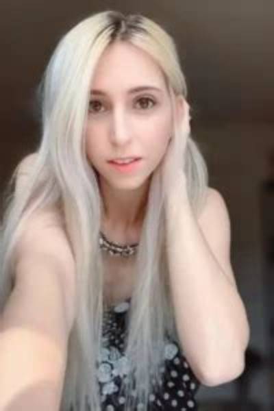 Erika Harlacher - Age, Family, Bio