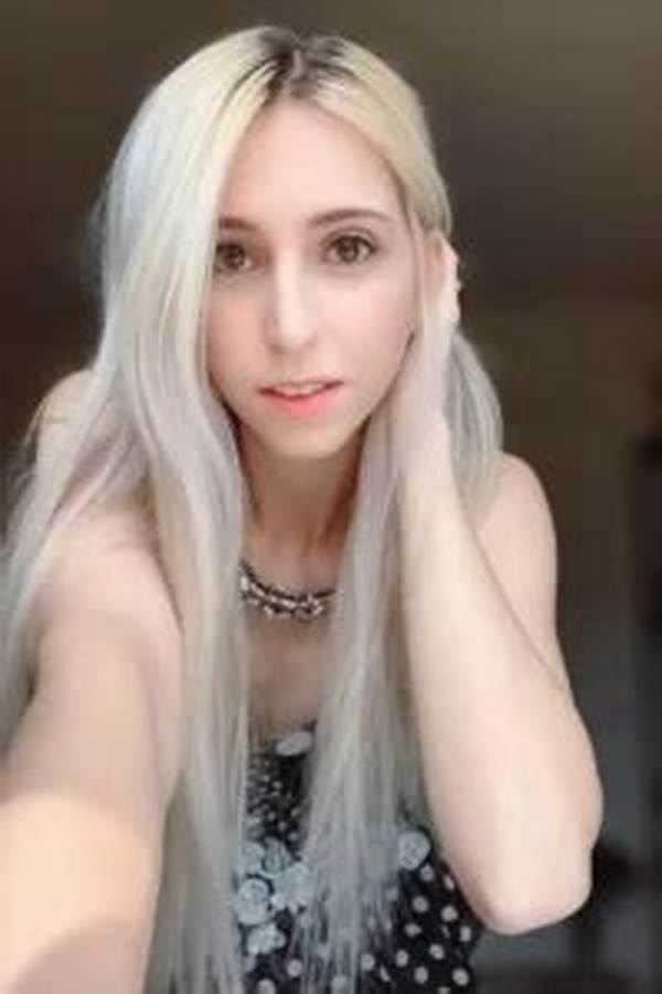 Erika Harlacher - Age, Family, Bio
