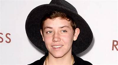 Ethan Cutkosky Net Worth - Wiki, Age, Weight and Height, Relationships, Family, and More