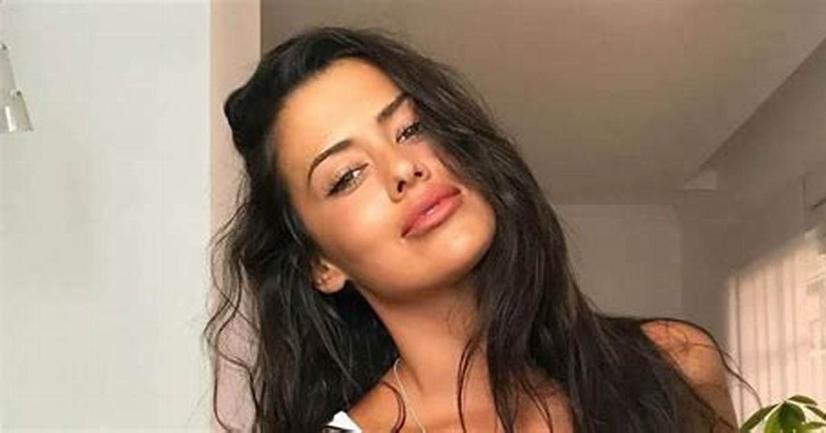 Eva Padlock - Age, Family, Bio