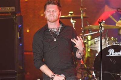 Famous Band Frontman Has 'Weeks to Live' as He Fights on 'Deathbed in Hospice'