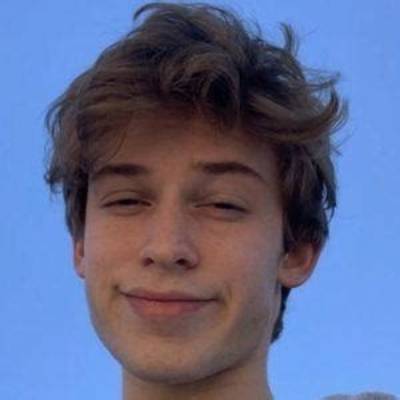 Famous Skys | Famous Birthdays