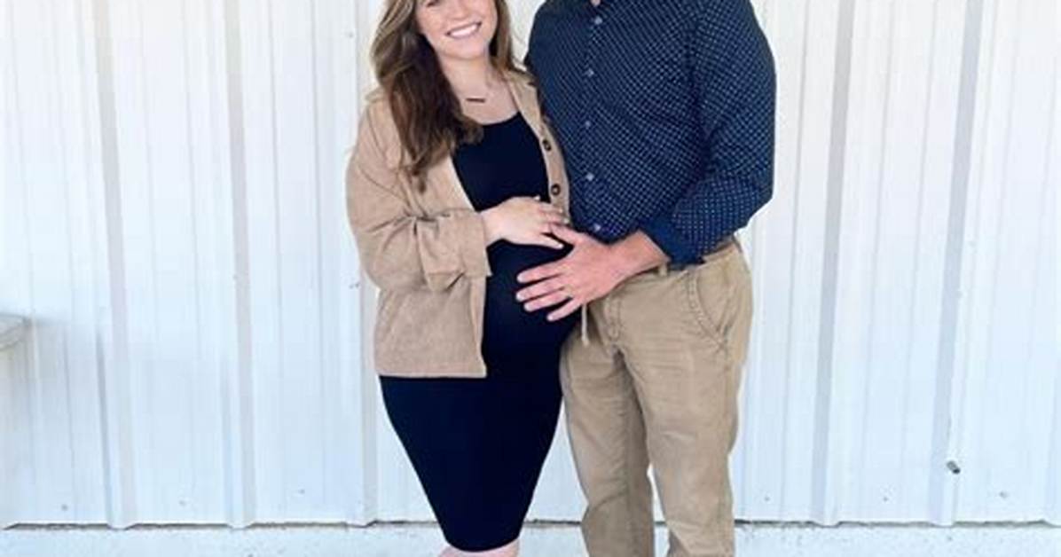Fans Convinced Anna Duggar Pregnant with 8Th Child