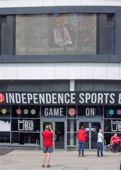 Fans Mourning Comedian Stoney Garnett Death Tributes Pouring on Twitter